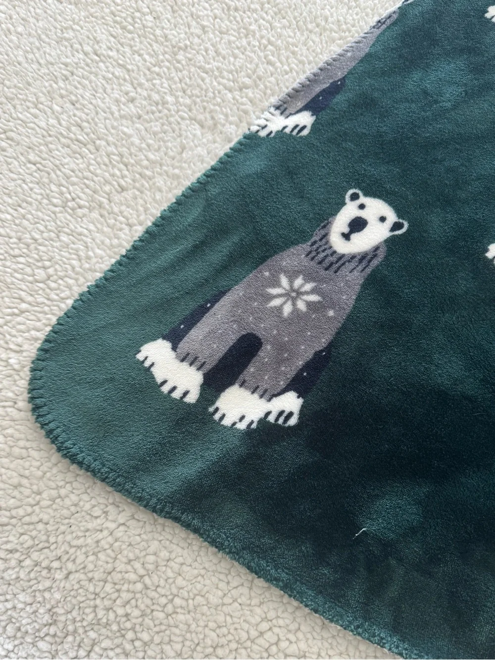 Tommy Hilfiger Polar Bear 50x70 Plush Throw Blanket - Forest Green & Cream